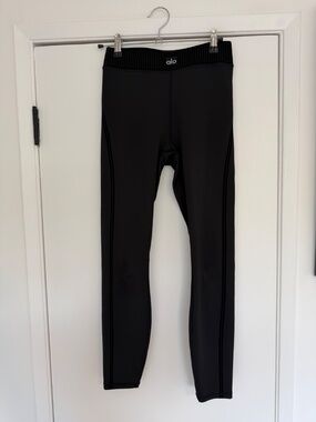 Alo Airlift High-Waist 7/8 Line Up Legging (Black, small)